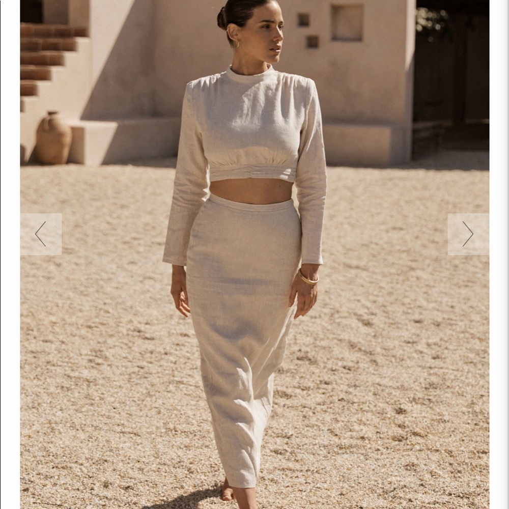DISSH LIPA NATURAL LINEN SLEEVED CROP TOP